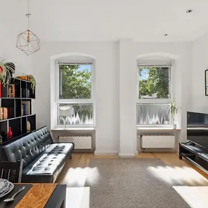 https://bright-3-room-apartment-near-prenzlauer-berg.find-berlin-hotels.com