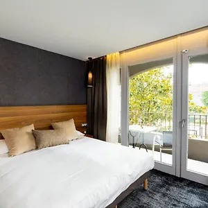 https://hotel-pavillon-de-lermitage.hotels-rhonealpes.com